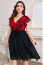 Женствена макси рокля в черно с червени цветя
