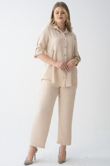 Luxurious plus size suit in beige