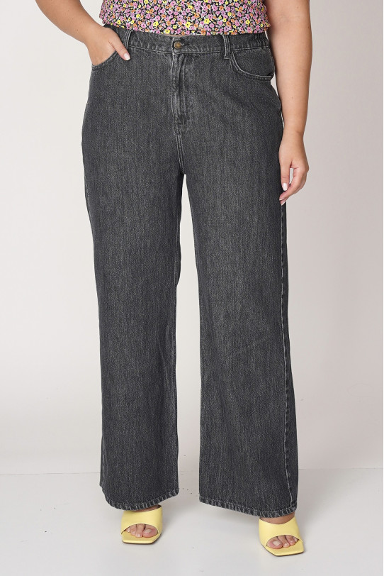 Loose plus size grey jeans with stretch waist