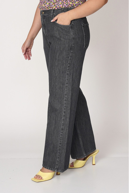 Loose plus size grey jeans with stretch waist