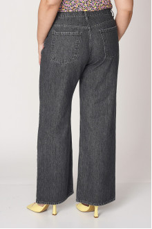 Loose plus size grey jeans with stretch waist