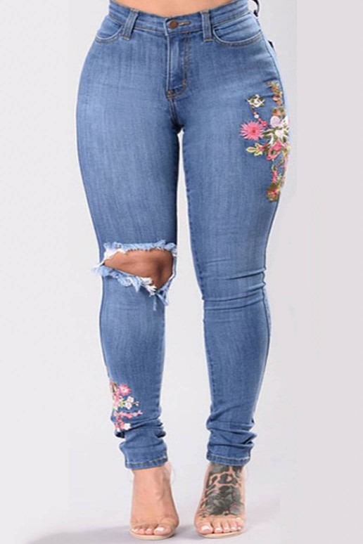Plus size ripped jeans and floral embroidery