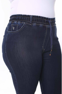 Clean plus size leg darck jeans with an elasticated waist and connections