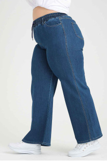 Clean plus size jeans with wide legs and an elasticated waist with ties