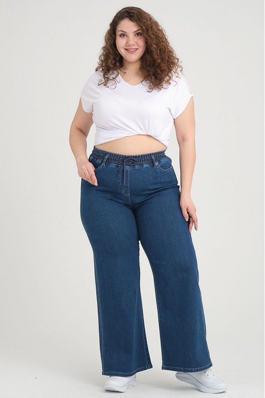 Clean plus size jeans with wide legs and an elasticated waist with ties