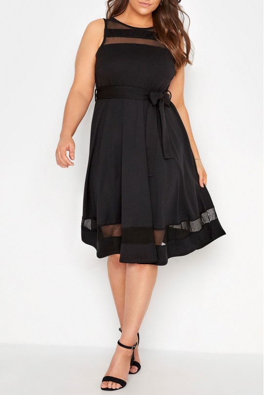 Коктейлна черна макси рокля с прозиращи детайли