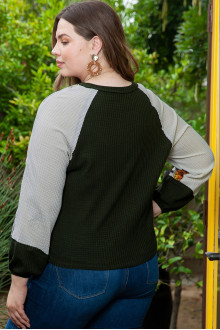 Green ruffle plus size blouse with airy sleeves in floral print