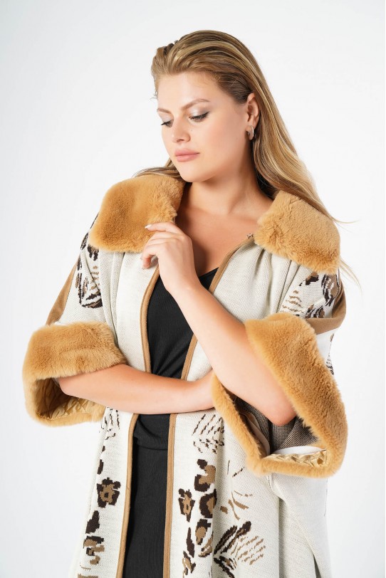 Луксозно макси палто със скъсен ръкав в кремаво и бежово