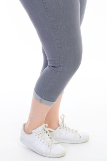 Super Skinny gray capri plus size jeans with hem