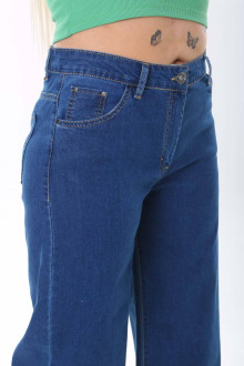 Loose plus size jeans