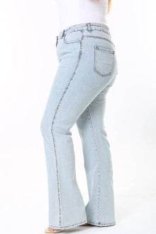 Clean plus size jeans in a very light denim color