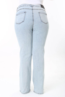 Clean plus size jeans in a very light denim color