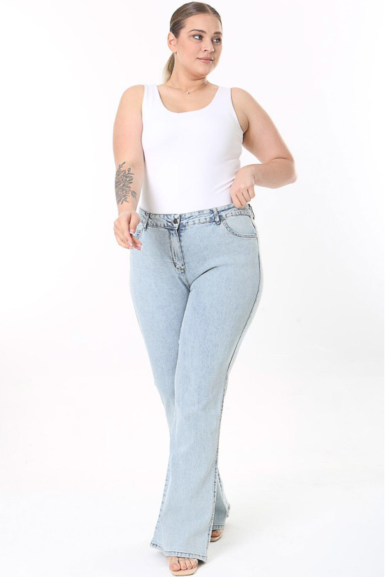 Clean plus size jeans in a very light denim color