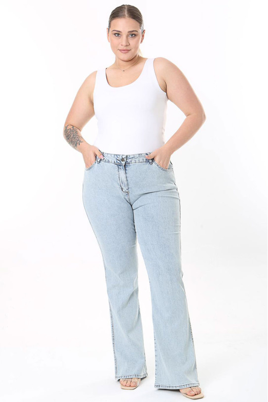 Clean plus size jeans in a very light denim color