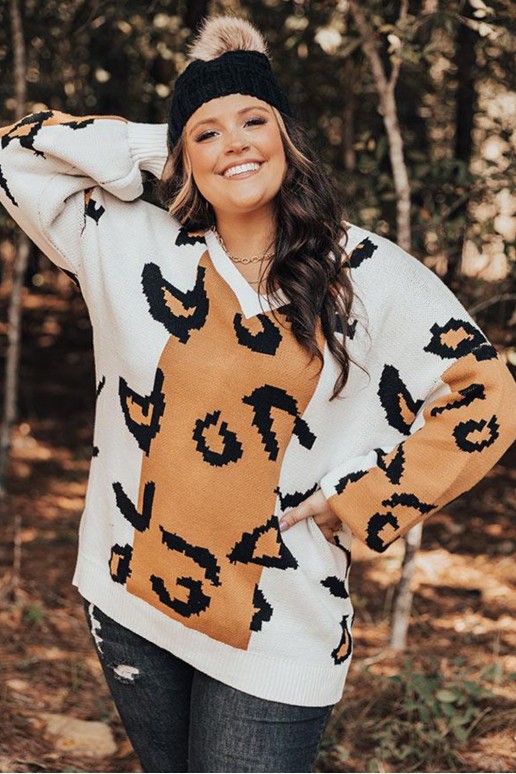 V-neck plus size sweater with leopard print