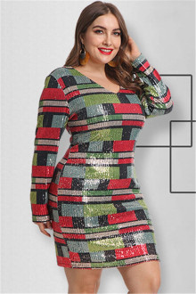 Cocktail plus size dress with fine sequins and geometric pattern in green