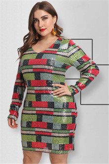 Cocktail plus size dress with fine sequins and geometric pattern in green