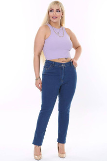 Skinny plus size jeans with discreet stones on the front pockets