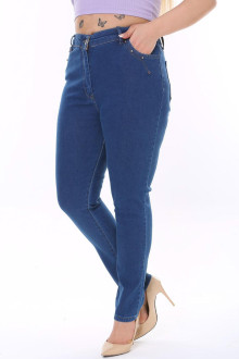 Skinny plus size jeans with discreet stones on the front pockets