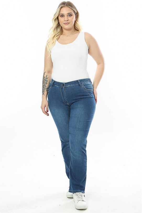 Plus size jeans with delicate pebbles on the front pockets