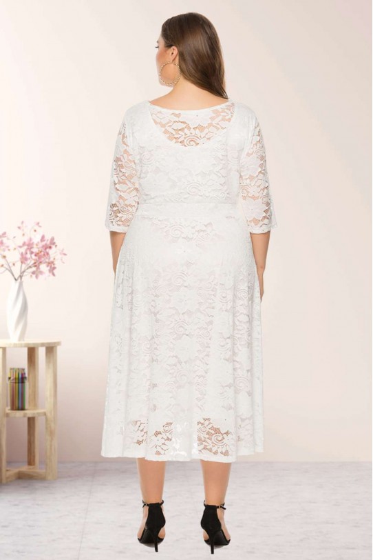 Елегантна дантелена миди рокля в бяло