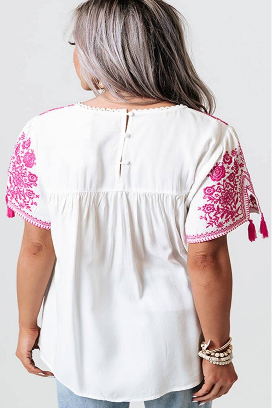 Бяла макси блуза с къс ръкав и розова бродерия