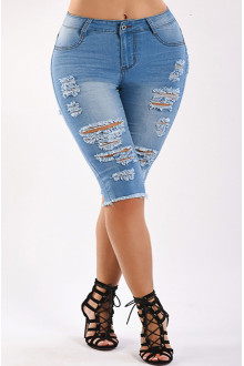 Short plus size jeans to the knee with a rip