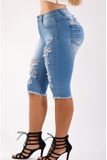 Short plus size jeans to the knee with a rip