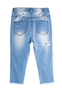 Short plus size jeans to the knee with a rip