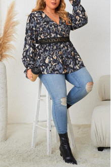 Women's plus size blouse with a lace element