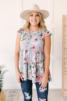 High-waisted plus size blouse in pastel colors