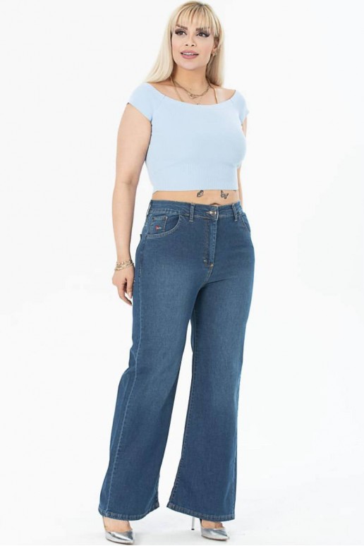 Loose plus size jeans with loose legs