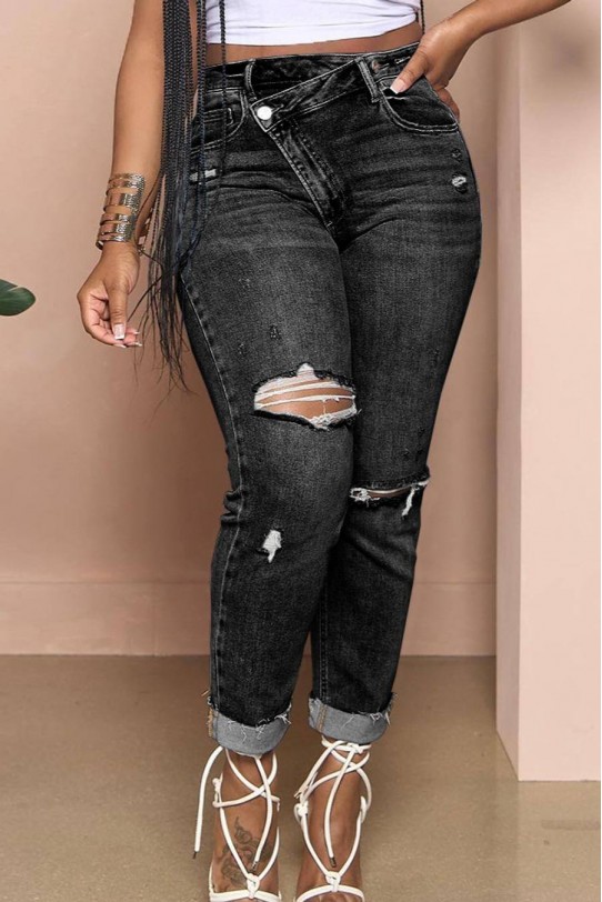 Modern black Plus size jeans with a slight rip and diagonal zip