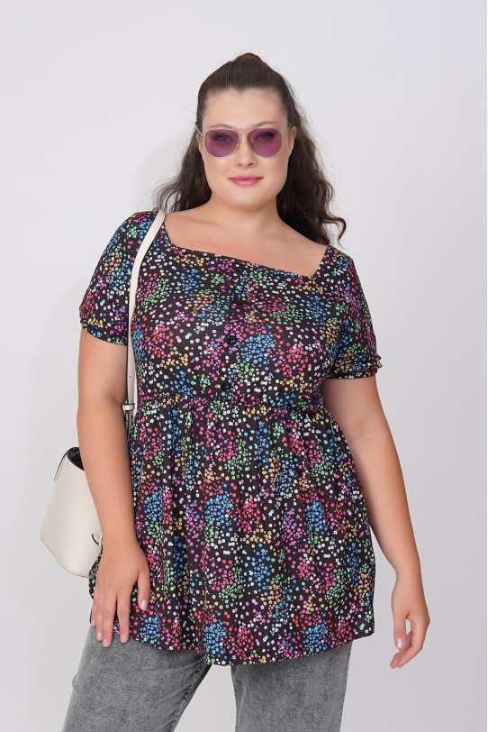 Plus size blouse with square neckline and back