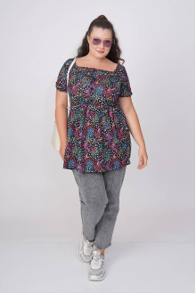 Plus size blouse with square neckline and back