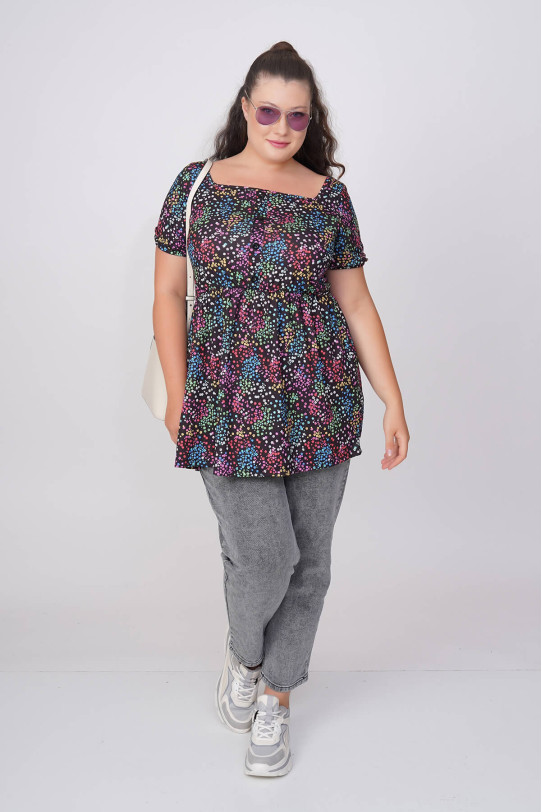 Plus size blouse with square neckline and back