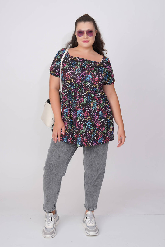 Plus size blouse with square neckline and back