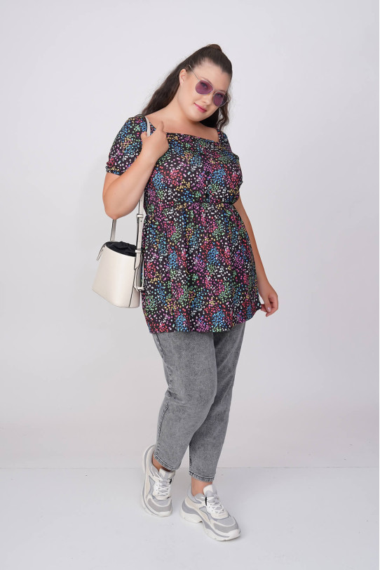 Plus size blouse with square neckline and back