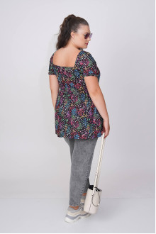 Plus size blouse with square neckline and back