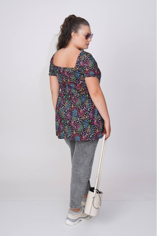 Plus size blouse with square neckline and back