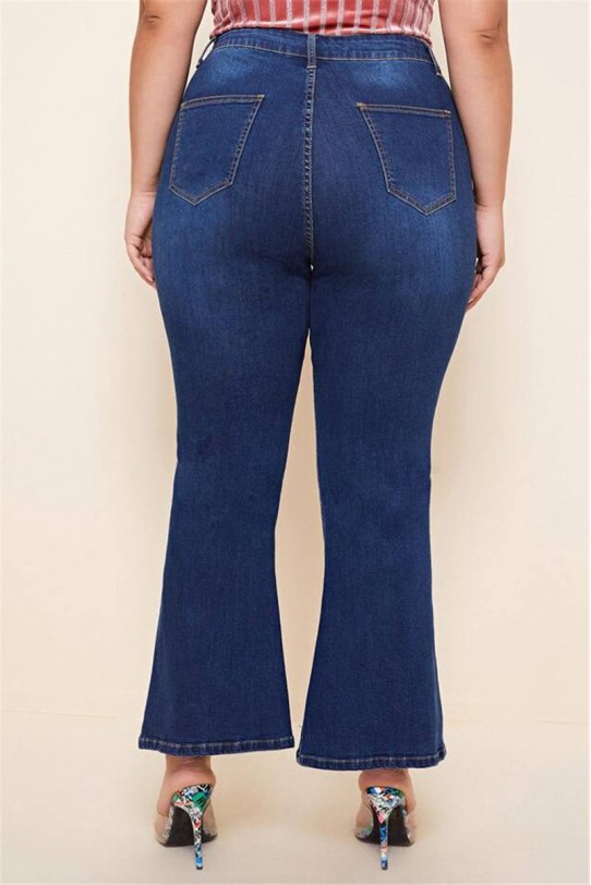 Cropped plus size jeans with slits on the legs