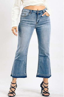 Cropped plus size jeans with a decorative hem