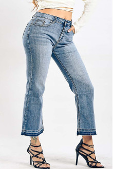 Cropped plus size jeans with a decorative hem