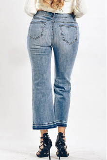 Cropped plus size jeans with a decorative hem