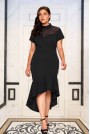 Коктейлна черна рокля с асиметрична дължина
