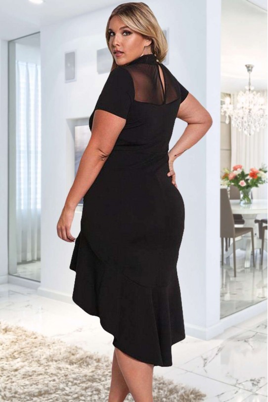 Коктейлна черна рокля с асиметрична дължина