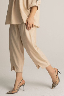 Luxurious loose fit plus size suit in beige