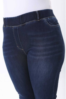 Clean plus size leg darck jeans with an elasticated waist