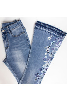 Charleston plus size jeans with blue embroidered flowers