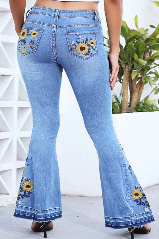 Charleston plus size jeans with sunflower embroidery